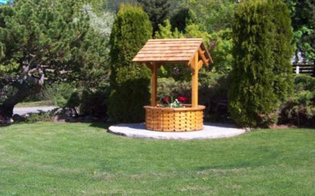 Bavarian Orchard Motel