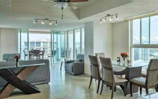 Beachfront Condo at Grand Venetian