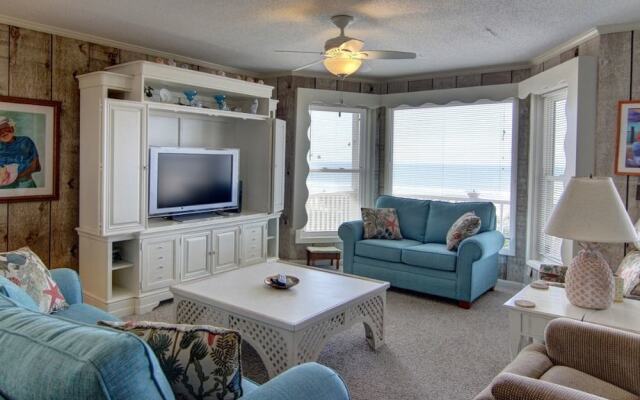 Carolina Moon 4 Bedroom Home by RedAwning