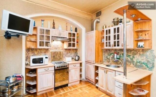 На Лиговском 80