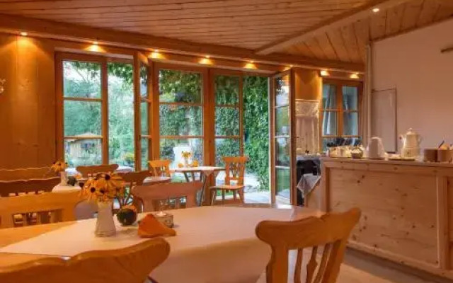 Suzanne's B&B & Gardens