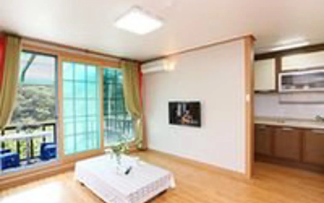 Gyeongju Lakeside Waltz Pension