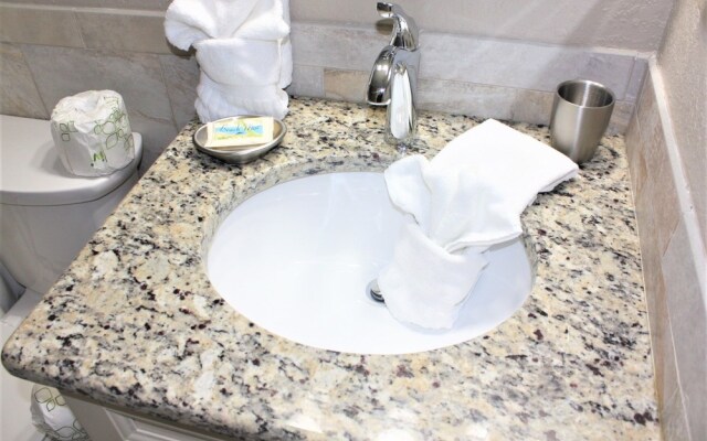 Jamaica Royale 604 - 2 Br Condo