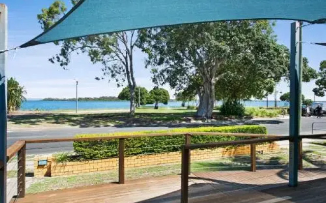 Wheelchair Friendly with water views - Welsby Pde, Bongaree