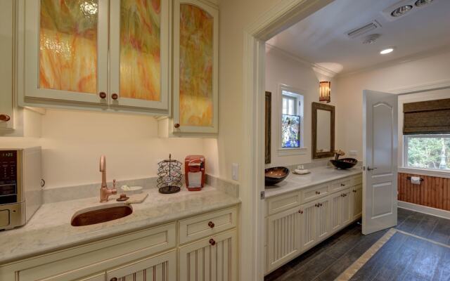 Tree Tops - Hotel Room