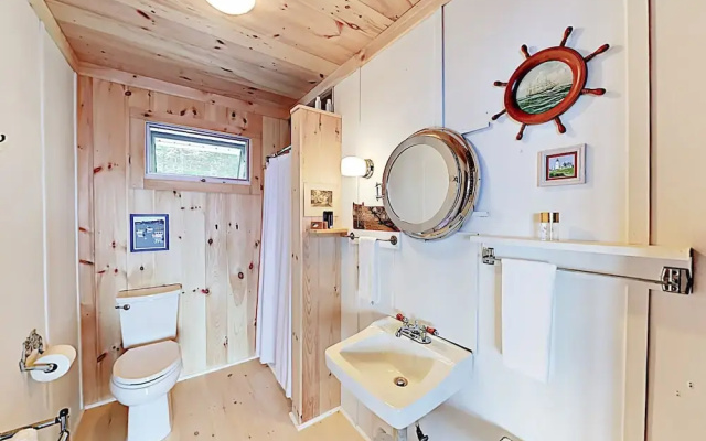 180 King Phillips Cabin