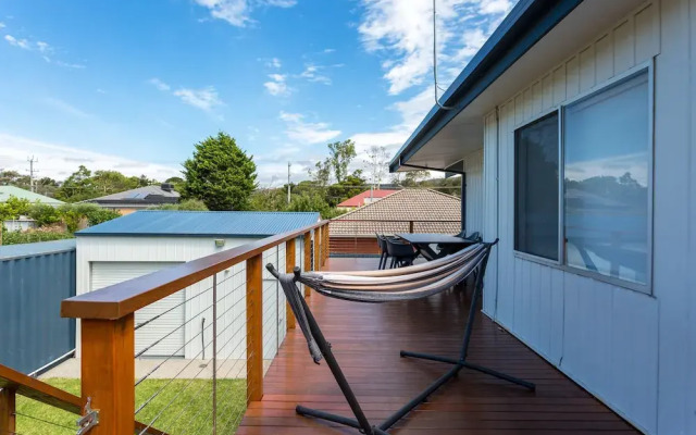 Upstairs Cottage on Beachurst