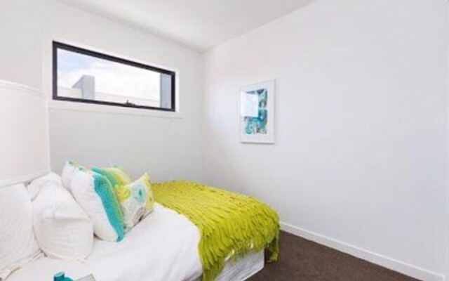 Modern Inner West Stay