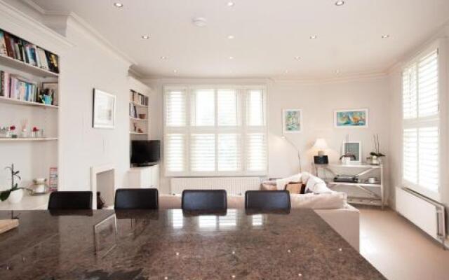 Two Bedroom House in Chelsea