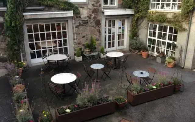 Comber Courtyard Apartment