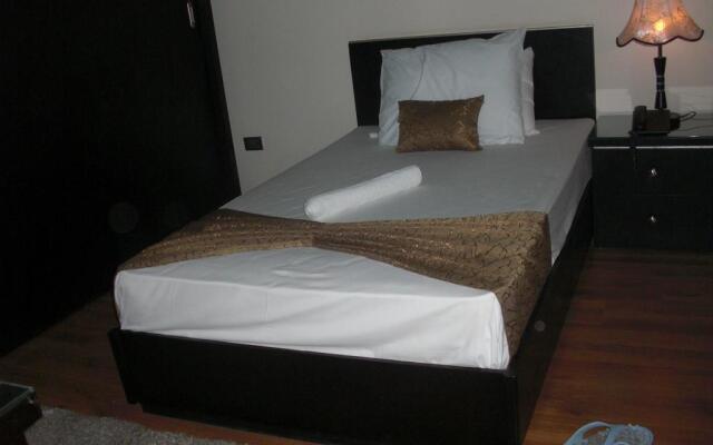 Cairo plaza Guest House