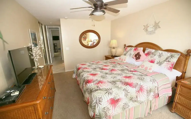 Palm Villa by RedAwning