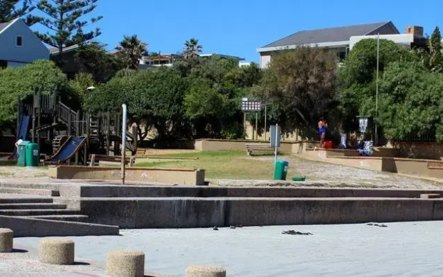 7 Views Self Catering Beachfront Apartment