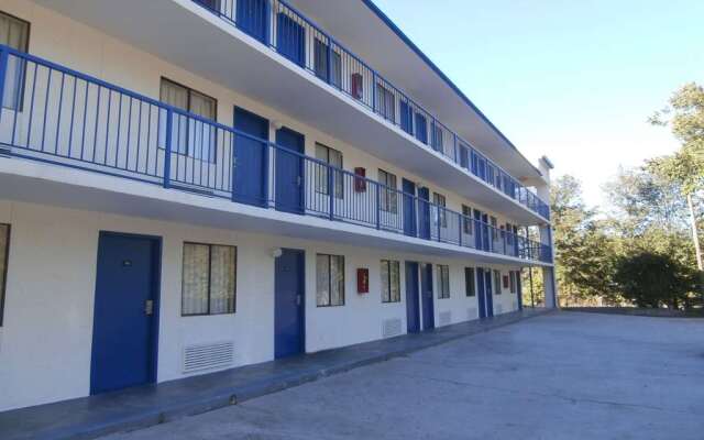 Americas Best Value Inn - Tucker