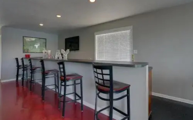 Blue Water Bungalow At Canyon Lake - 3 Br home by RedAwning