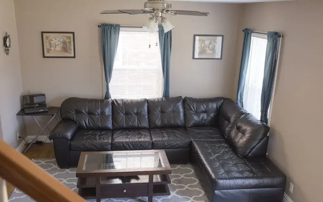 Walking distance to Forest Park&Zoo