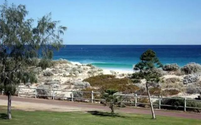 Scarborough Beach Front Resort - Shell Four