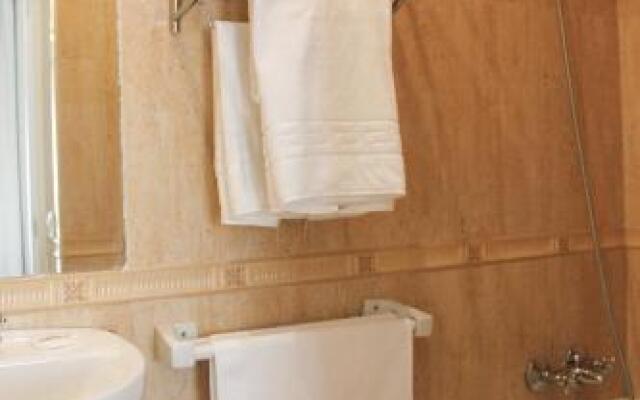 Las Atarazanas - Design Hostal