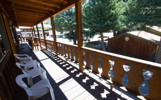 Thunderbird Lodge