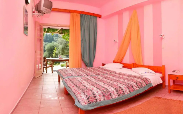 Byronas Apartments