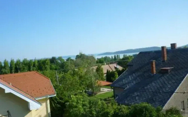 Kristály Panoráma Villa
