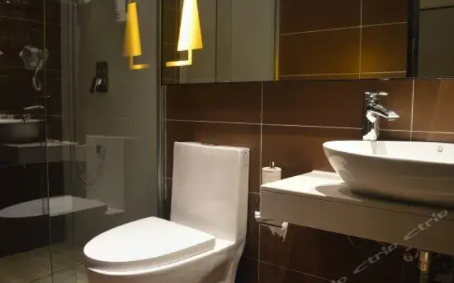 IU Hotel Shijiazhuang Xinji Shifu Street Branch