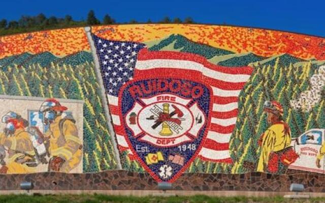 Cruthirds - 3 Br condo by RedAwning