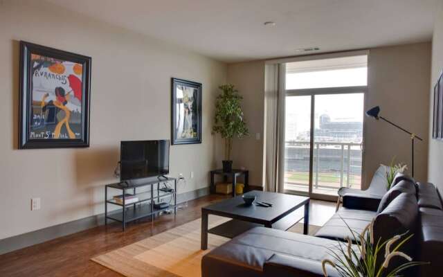 Amazing 2BR Apt Behind Ballpark