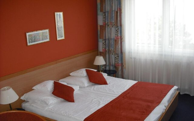 Art & Fit Hotel Kikelet