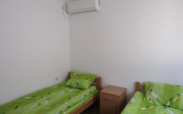 Apartment and rooms Konak