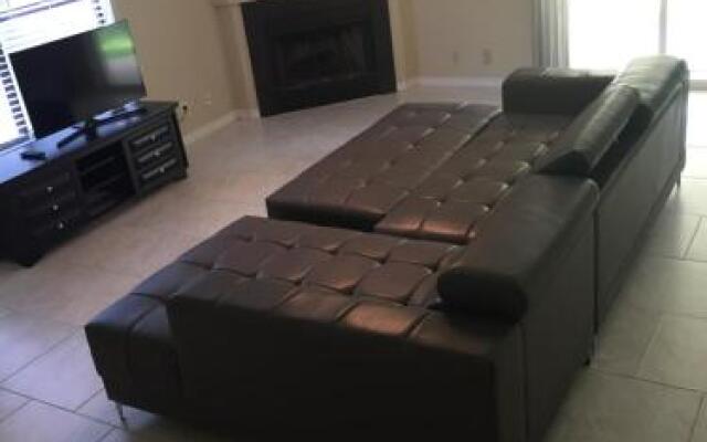 Home Between Seaworld And Six Flags