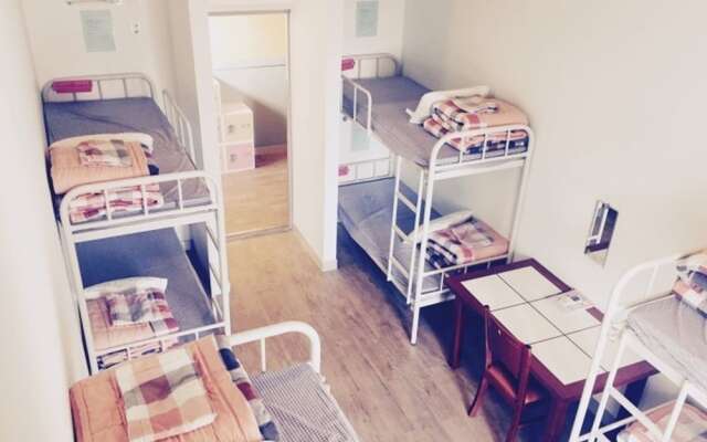 Sanbangsan Hot Spa Guesthouse - Hostel