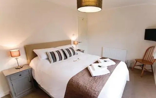 Caddys Corner Lodges
