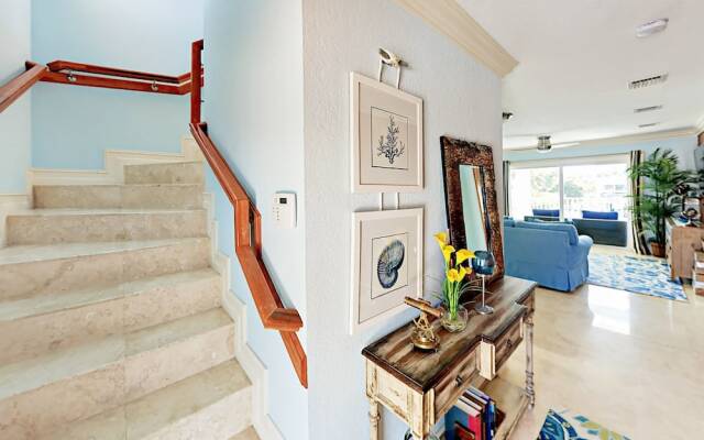 Canal-Side Getaway - 3 Br Home