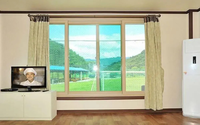 Samjung-gol Grassfield Pension