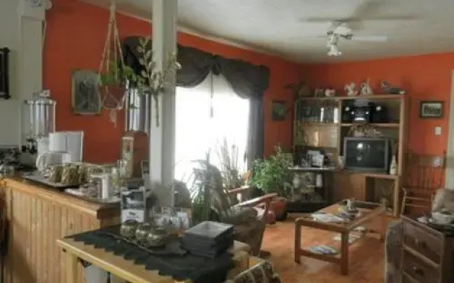 Domaine Joseph Ross Bed and Breakfast
