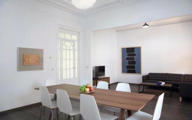 Days in Barcelona Eixample Right Side