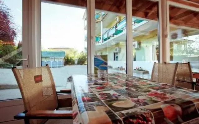 Svoya Guesthouse