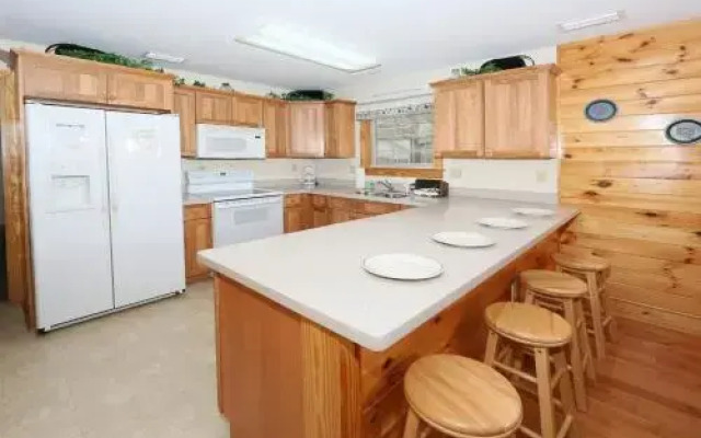 Briarstone Lodge Condo 13F by RedAwning