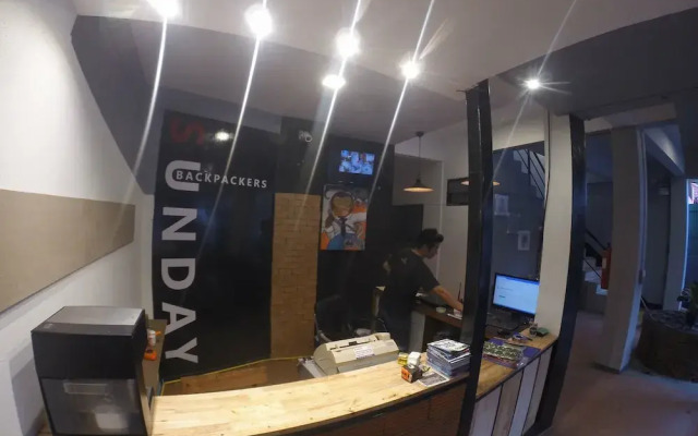 Sunday Backpackers - Hostel