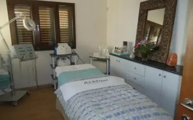 Petralona Apartment