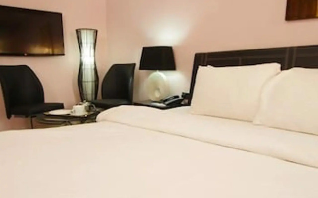 Swanky Suites in Grandview