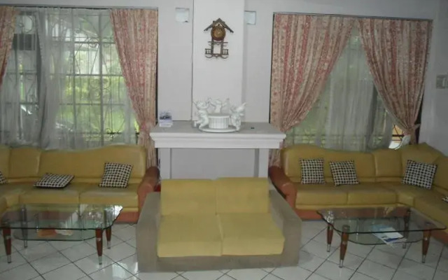Villa Lapaloma Guest House