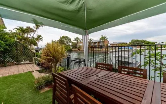 Elegant Waterfront Gem where the Ocean meets the Canal!