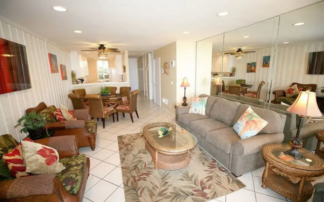 Palm Villa by RedAwning