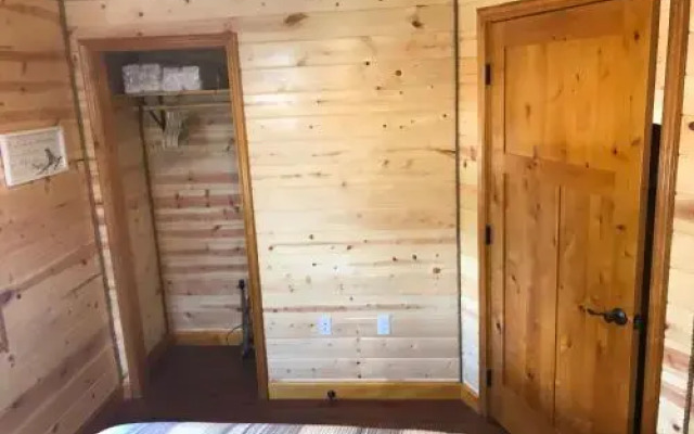 AK Vacation Cabins Woodland Hollow Log Cabin