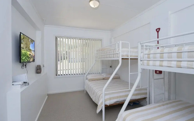 Blue Swimmer, 33 Danalene Parade