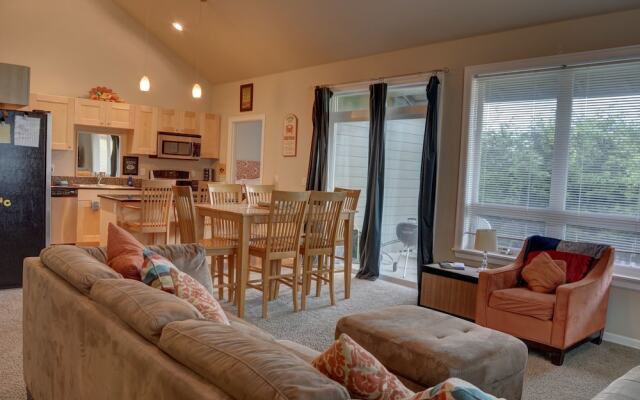 Family Cabana 3 Br home by RedAwning