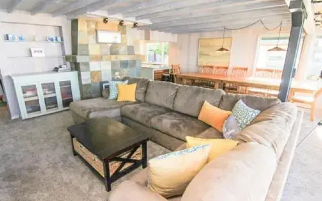 The Perch - 4 Br home by RedAwning