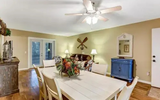 Amelia Landings Condo, Easy Access to the Pool and Short Walk to the Beach by RedAwning